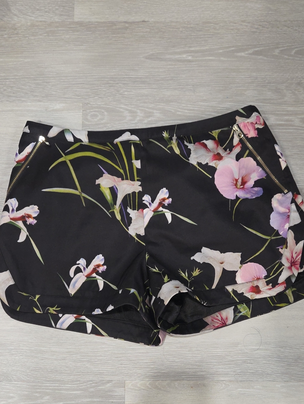 Ted BAKER Floral Print Women’s Black Shorts